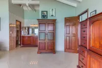 The Penthouse at LaSiesta Stunning Views in Luxurious Surroundings! Hotels in Simpson Bay