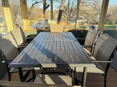 Gorgeous Historic Victorian - 4 bedrooms 2 bathrooms - 4 Blocks Walk to Town