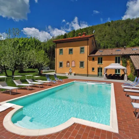 Villa in Pistoia with Heated Pool & Sauna