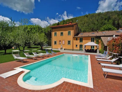 Villa in Pistoia with Heated Pool & Sauna - 4-Star