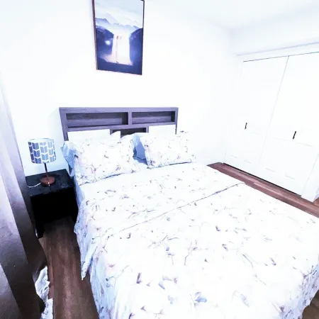 Elegant Modern Suite with Free Parking near Parks, Malls & Transit