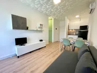 Moderno appartamento con balcone vista piscina