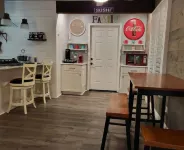 Cheerful 4-bedroom house with free parkings.