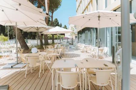 Bikube Montpellier Отели рядом с достопримечательностью «Университет Монпелье»