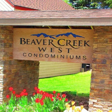 Spacious Condo w/ FREE WiFi, Parking, Heated Pool, Hot Tubs, Ski Shuttles