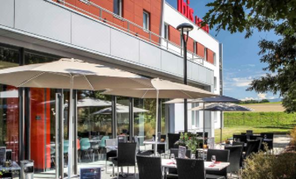 Ibis Saint-Genis-Pouilly Genève - Housity