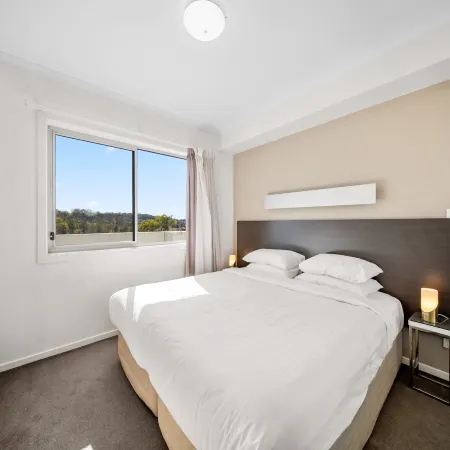 Bright 1-Bed Apartment with Balcony