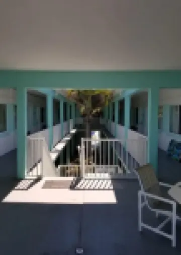 Prime location on Pass-A-Grille Beach! Everything you need is here!