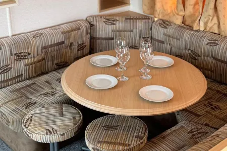 3-Bed Carvan, Sleeps 6, Pets & Parking