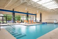 Holiday Inn & Suites CHARLESTON WEST by IHG - Kolam Renang