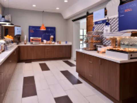 智選假日套房酒店埃爾金 巴斯特羅普縣酒店