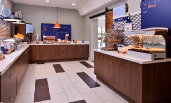 Holiday Inn Express & Suites ELGIN by IHG