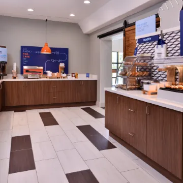 Holiday Inn Express & Suites ELGIN by IHG