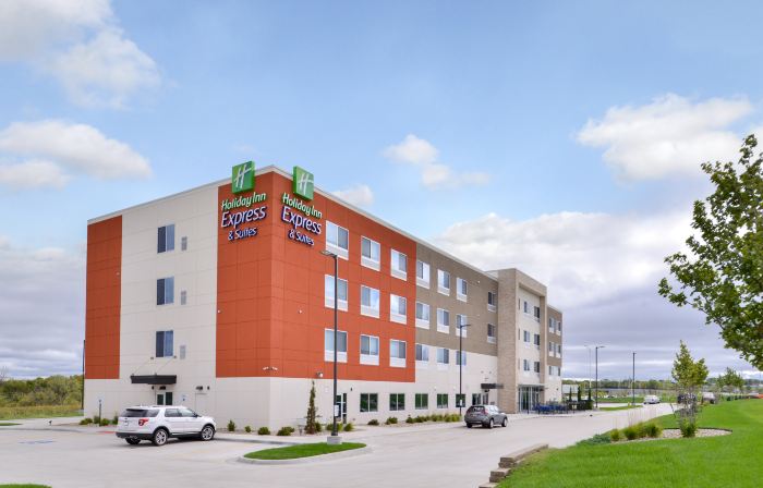 Holiday Inn Express & Suites LEE'S SUMMIT - KANSAS CITY by IHG