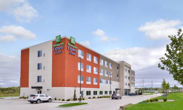 Holiday Inn Express & Suites Lee's Summit - Kansas City by IHG