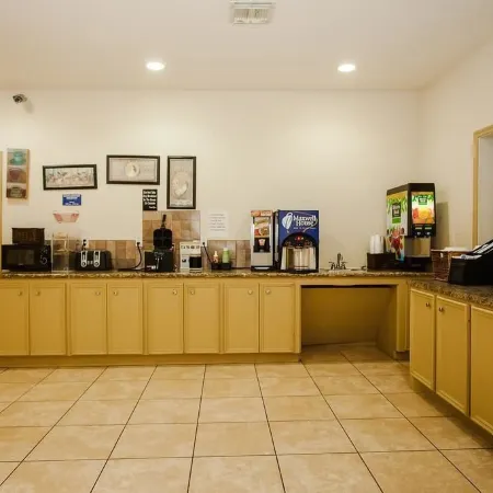 Scottish Inn & Suites