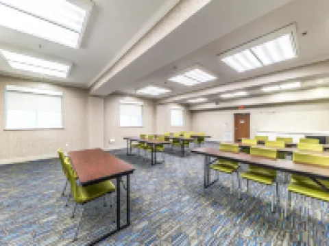 ฮอลิเดย์ อินน์ เอ็กซ์เพรส แอนด์ สวีทส์ ฟอร์ตเวิร์ธ - ฟอสซิล ครีก บาย IHG โรงแรมในฟอร์ตเวิร์ธ