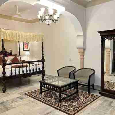 HOTEL RAJ MAHAL THE PALACE Rooms