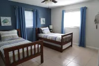 Cozy Stay in Ocala~King Bed~2mi Hist Dtwn~WiFi~Near Wec~Fenced Backyard n DogsOk