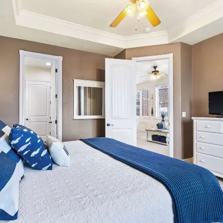 Cliffside Lake Retreat - 2 Bdr, Walk to Table Rock