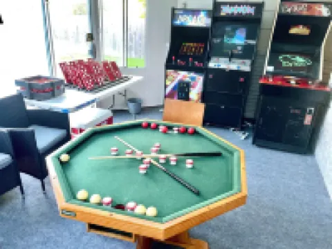 Airport Paradise-Pool-Game Room