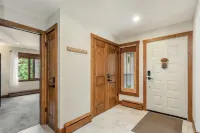 Awesome Location, Super Clean and Sunny Condo