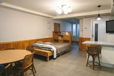 Gangneung Pilgrim Guesthouse n Pension โรงแรมใกล้หาดคังมุน