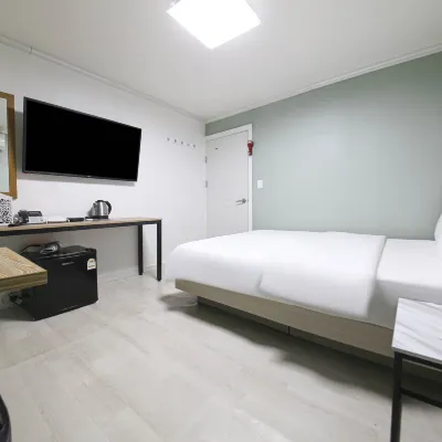Gangneung J Block Motel Hotels near Tenpeuro