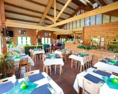 フォレストサイド リトリート イン ターンハウト トゥルンホウトのホテル