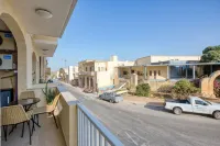 Qala Tranquil Escape - Stylish with Terrace & AC