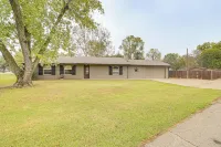 Tulsa Area Home w/ Sunroom: Near Parks & River! - Homestays