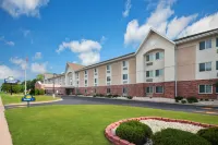Days Inn & Suites by Wyndham Green Bay WI. Hotels in Green Bay