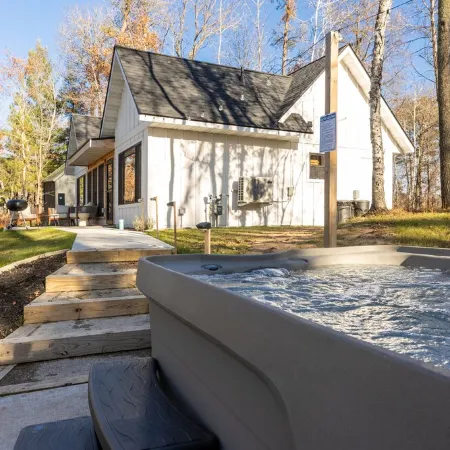 Cozy Cabin w Hot Tub, Fireplace, Near Nisswa and Crosslake