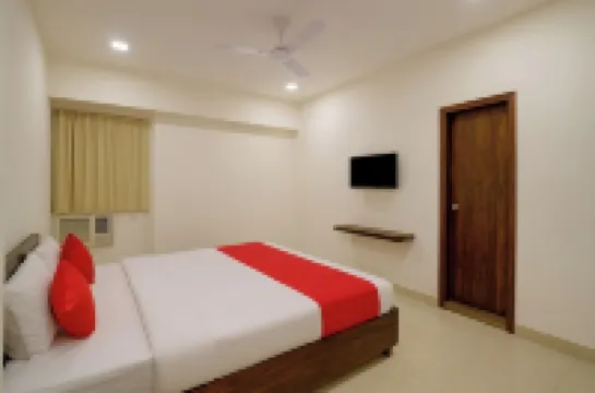 HOTEL Tralveller In LUCKNOW