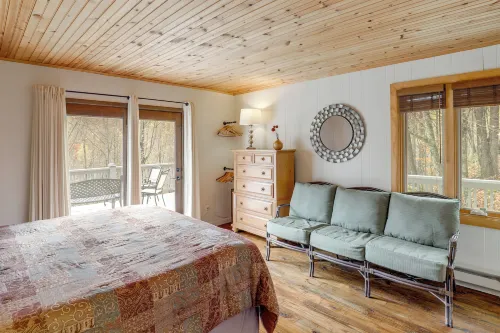 Walk to Slopes: Mars Hill Resort-style Mtn Chalet - Homestays