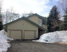 #104 Private Hot Tub, 2 car Garage, Abundant Parking, Elkhorn Amenities