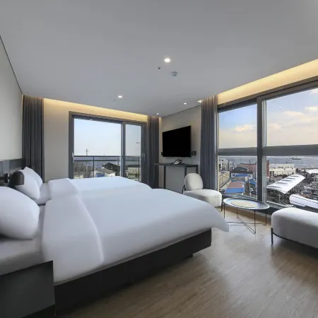 Gangneung (Jumunjin) Lucia Hotel Отели рядом с достопримечательностью «Библиотека «Сунджу»»