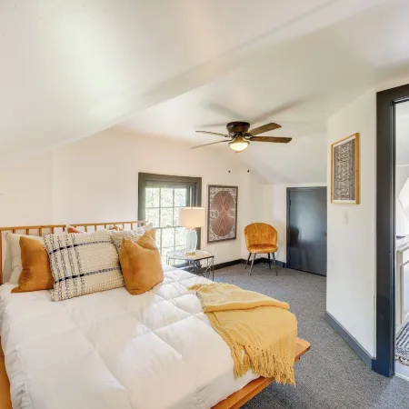 Chic & Historic Apartment ~ 6 Mi to Louisville!
