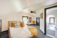 Chic & Historic Apartment ~ 6 Mi to Louisville! - parking
