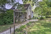 Enchanting Family House w/ Balcony < 3 Mi to Wvu! - Bintang 3