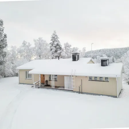 Spacious 3BR House - River View & Sauna