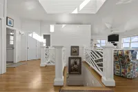 Suncatcher 4 Bedroom Home by RedAwning - Parkplatz