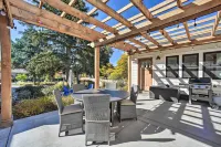 Castle Rock Cottage - Walk to Town! - 4 stjerner