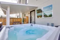 Hot Tub and Mtn-View Rooftop Deck Golden Home - 4-Star