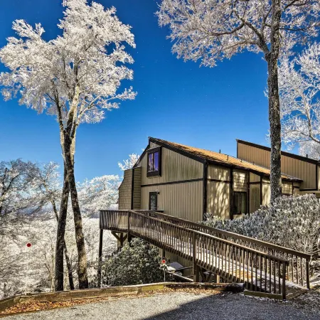 Beautiful Beech Mountain Condo w/ Private Balcony!