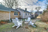 Walk to Monument Beach Cape Cod Cottage with Grill - Homestays