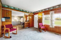 Countryside Couples Retreat! Gateway to Corning - Homestays