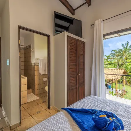 Sunset Villa, comfortable house steps from the beach