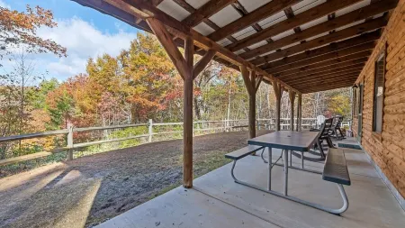 Beautiful Mountain Views with Covered Porch & Outdoor Fire Ring!