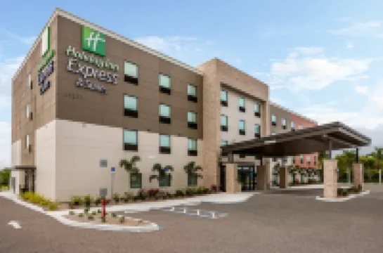 Holiday Inn Express & Suites FT MYERS BEACH-SANIBEL GATEWAY by IHG